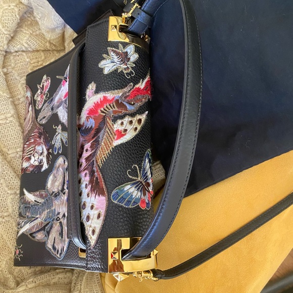Valentino Garavani embroidered animal leather handbag - Picture 5 of 16